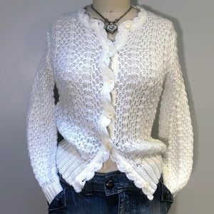 Adorable white knit sweater -M